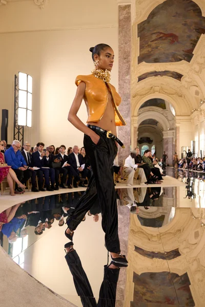 Look 48